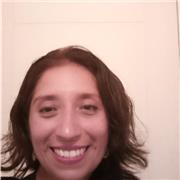 Profesora de Lenguaje realiza clases para niños de enseñanza básica